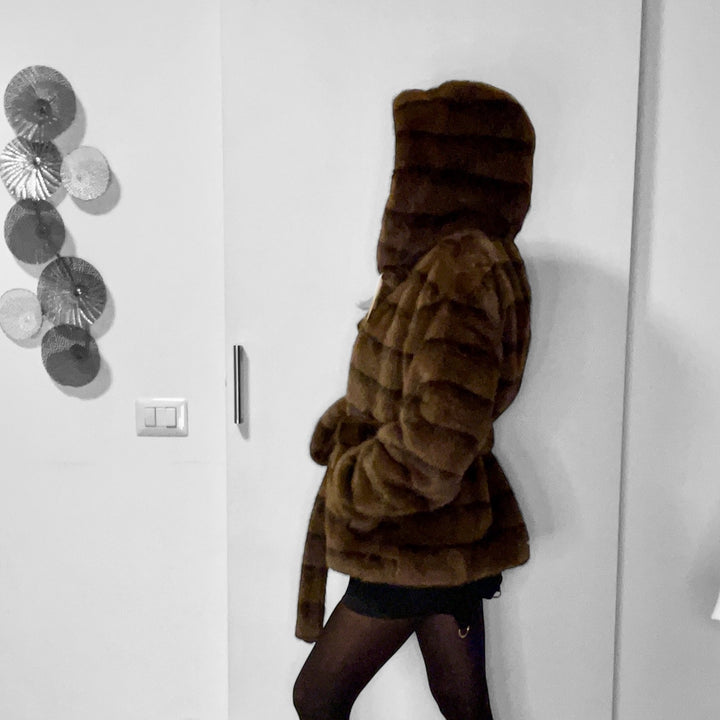 Cappottino Moena Con Cinta e Cappuccio - Eco Visone Marrone - PinUp Shoes