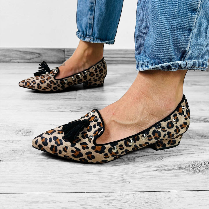 Outfit Mocassini Borchiati Animalier Maculato - Jeans TShirt Satin E Borsa - PinUp Shoes