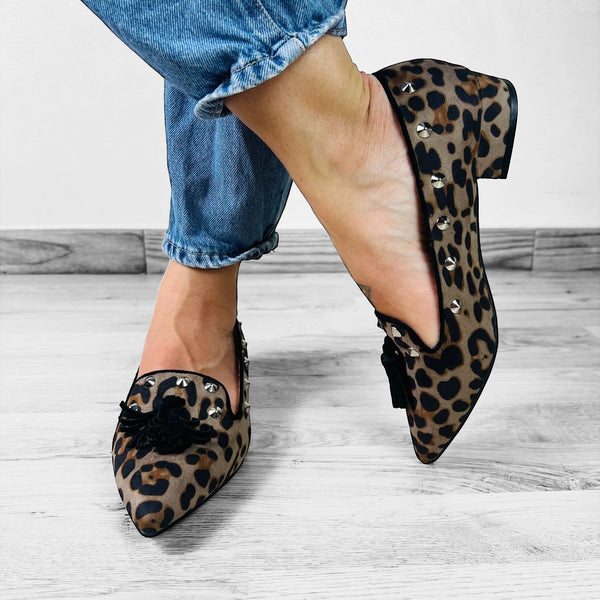 Outfit Mocassini Borchiati Animalier Maculato - Jeans TShirt Satin E Borsa - PinUp Shoes