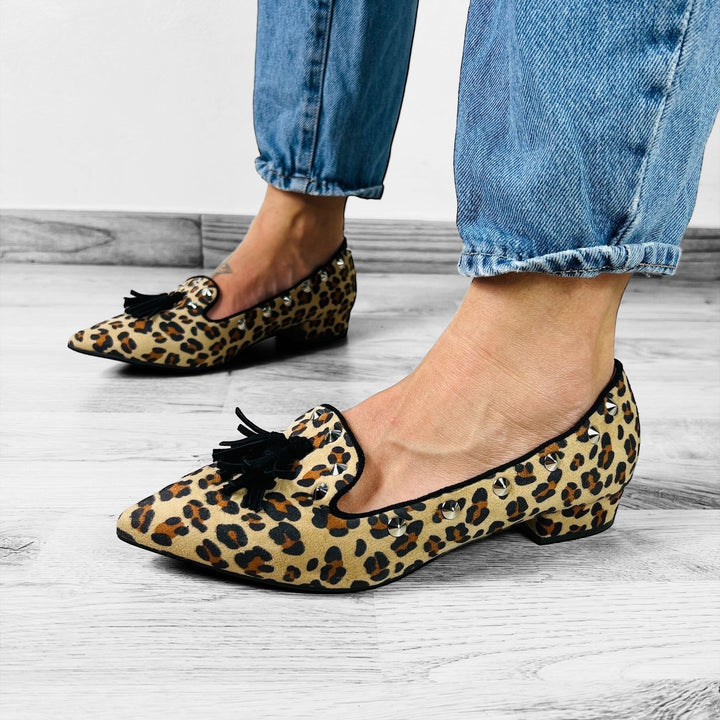 Outfit Mocassini Borchiati Animalier Maculato - Jeans TShirt Satin E Borsa - PinUp Shoes