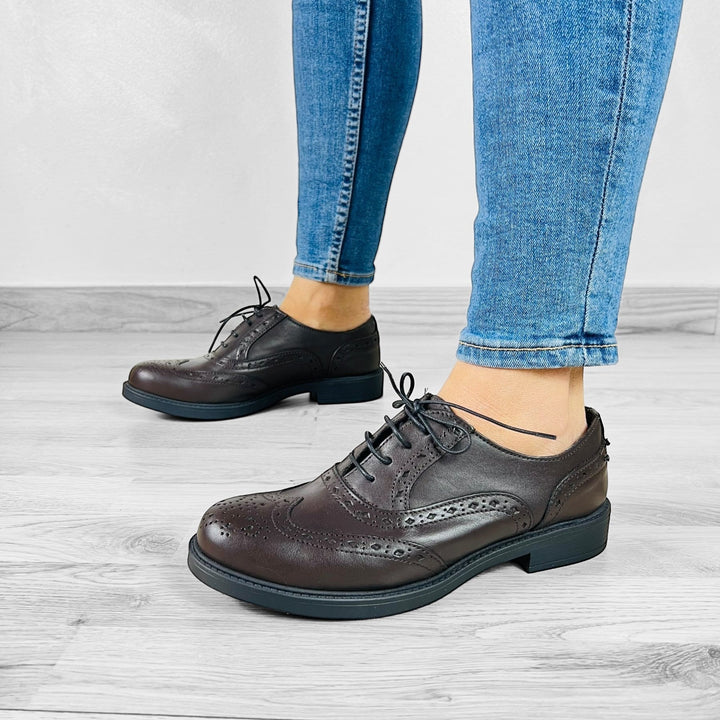Scarpe Oxford Eleganza in Pelle – Classic Brogue per ogni occasione - PinUp Shoes