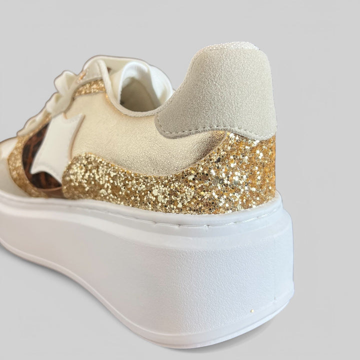 Sneakers Camy Platform Gold Glam – Lusso casual con un twist animalier - PinUp Shoes